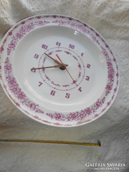 Porcelán fali tányéróra-26 cm A tányér hibátlan -a cserélhető óraszerkezetet cserélni kell