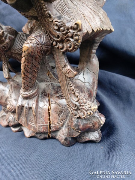 Balinéz fafaragás,hindu mitológia Garuda-Vishnu isten madara.