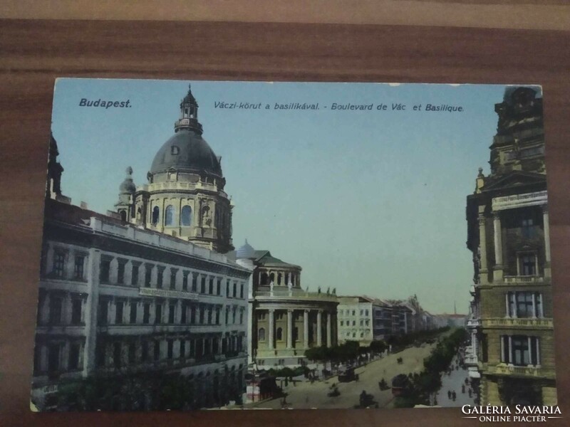 Budapest, Váczi körút a bazilikával, postatiszta