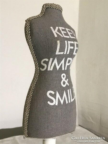 Asztali Probababa-Ékszertartó Asztaldisz-Nöi Figura-Keep Life Simple & Smile