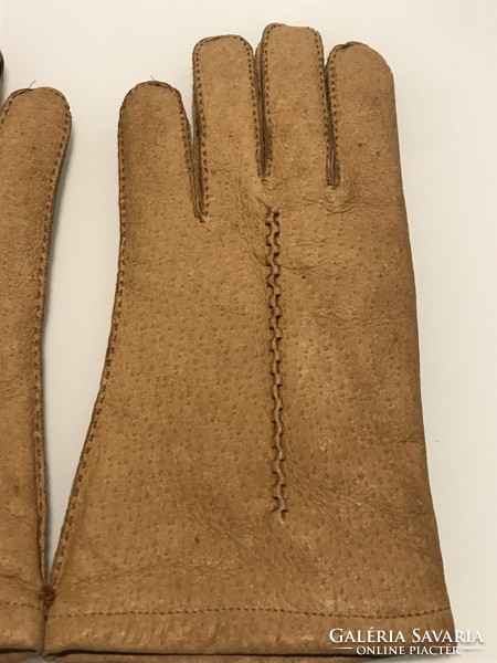 Leather gloves in tobacco color with decorative stitching, size 8.5, unisex