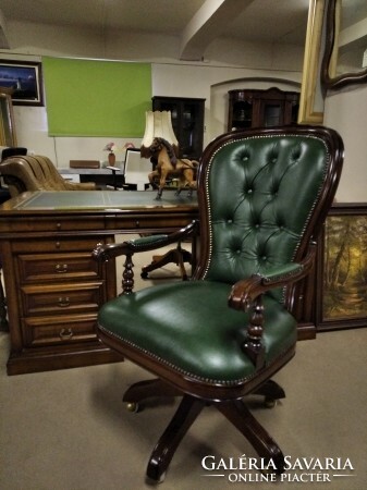 Genuine leather classic swivel chair in brand new condition