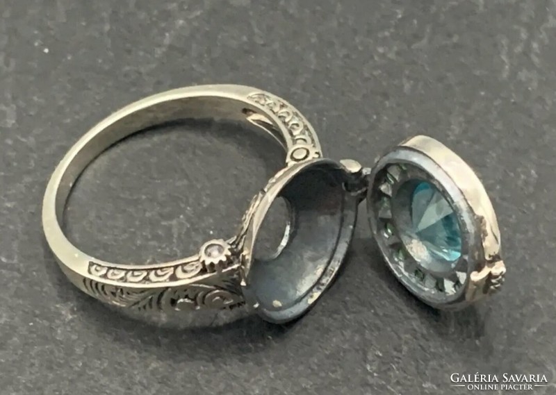 "Méregtartó" csilivili gyűrű, 57 es  méret   925 ezüst  új