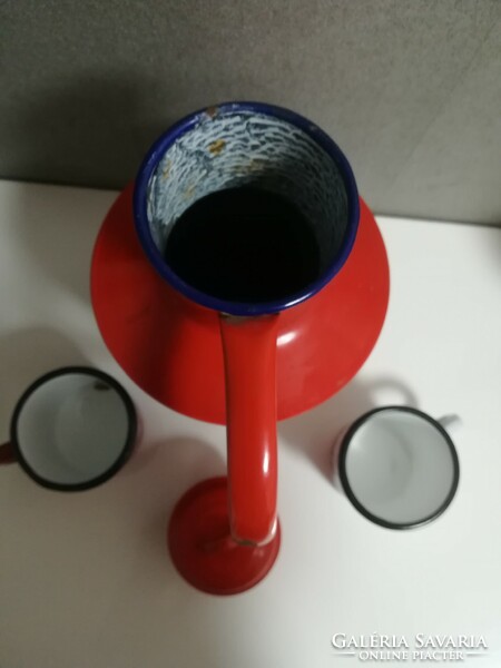 Jászkíséri, piros pöttyös 2 literes vizes kanna hozzáillő 2 db bögrével
