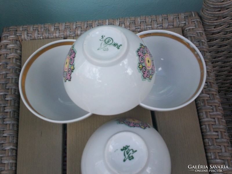 Vintage porcelán tálkák a Szovjetúnióból, virágos és arany csíkos 4 db együtt