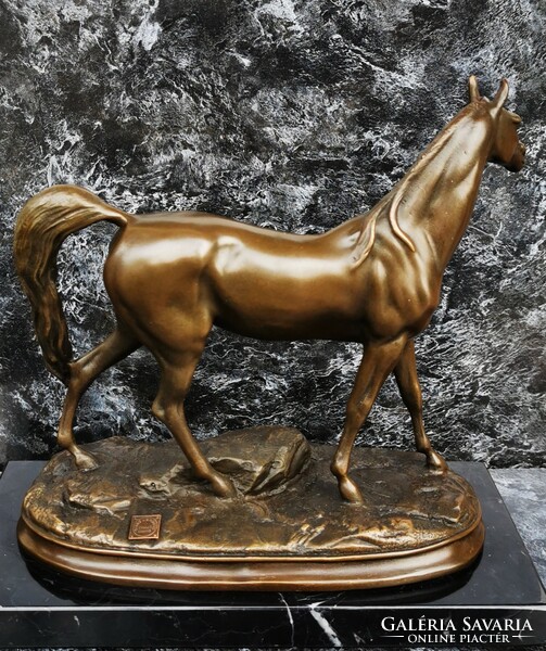 Meseszép lovas bronz szobor