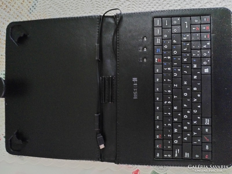 Tablet holder case with keyboard