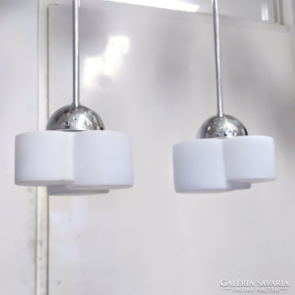 Art deco mennyezeti lámpa pár felújítva - különleges formájú savmart tejüveg búra