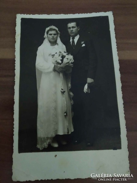 Esküvői fotó, mérete: 13,5 cm x 8,5 cm, 1941-ből