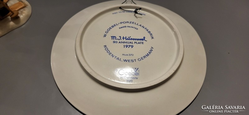 Hummel goebel " 9th annual plate 1979