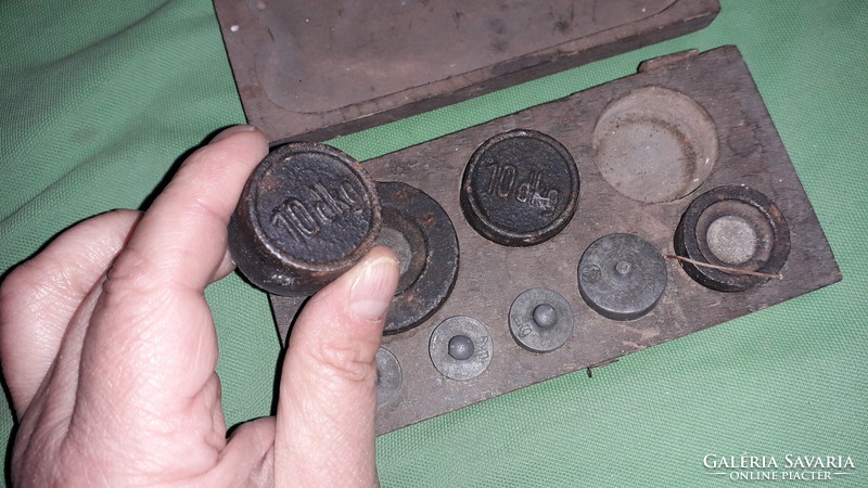 Antique scale weights, complete set in a wooden box as shown in the pictures