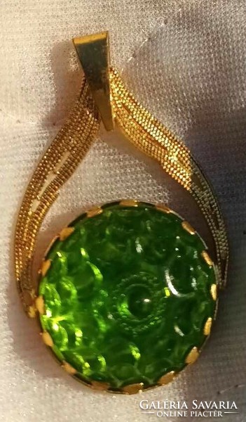 Aranyozott  soliter zöld köves medál