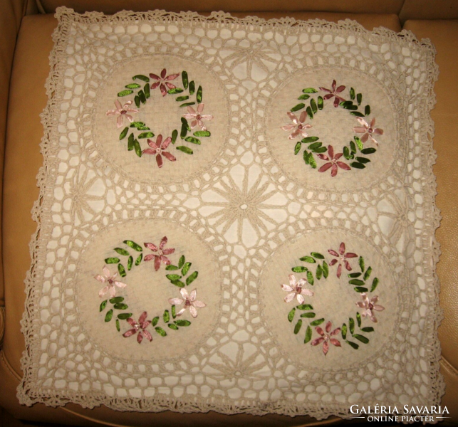 Beautiful Transylvanian pillowcase with crocheted embroidered decoration