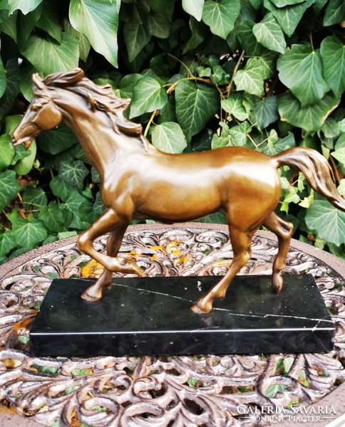 Meseszép lovas bronz szobor