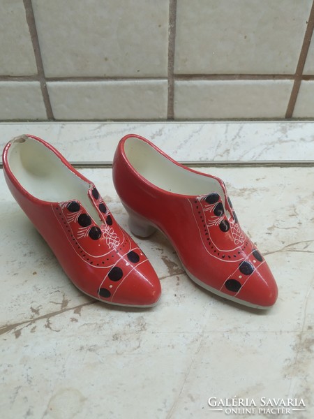 Porcelán, piros  cipő, topánka  pár eladó!