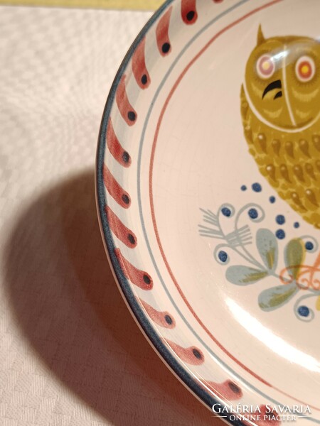 Ceramic wall plate owl-marked