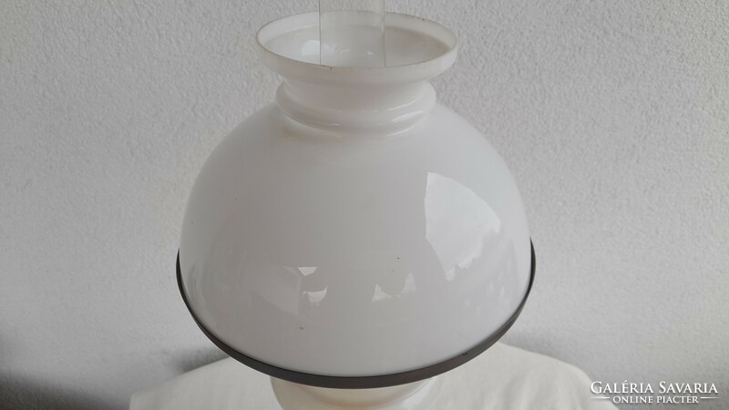 Nagyméretű tejüveg asztali petróleumlámpa, hibátlan, 54 cm magas