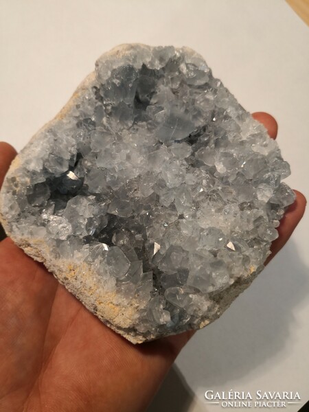 Gyönyörű cölesztin kristály, ásvány