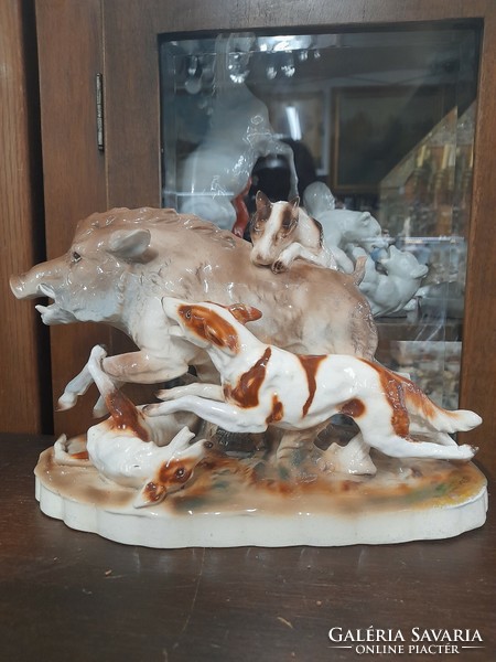 Alt Német,Germany Sitzendorf Vadászat Vaddisznóra Kutyákkal Porcelán Életkép,Figura.27 cm.