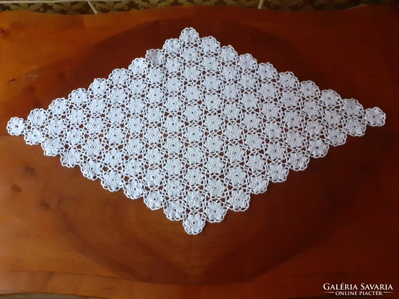 Crochet tablecloth. 80X46 cm