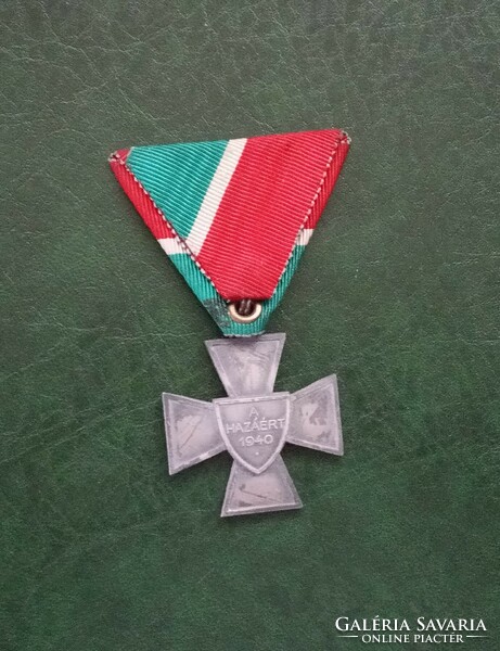 Horthy Nemzetvédelmi kereszt 1940 hadifém kitüntetés eredeti mellszalaggal
