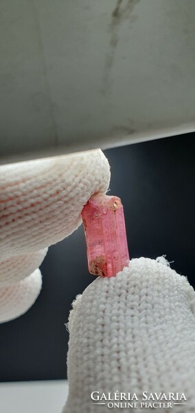 Extra pink tourmaline crystal 6 carats. With certification.