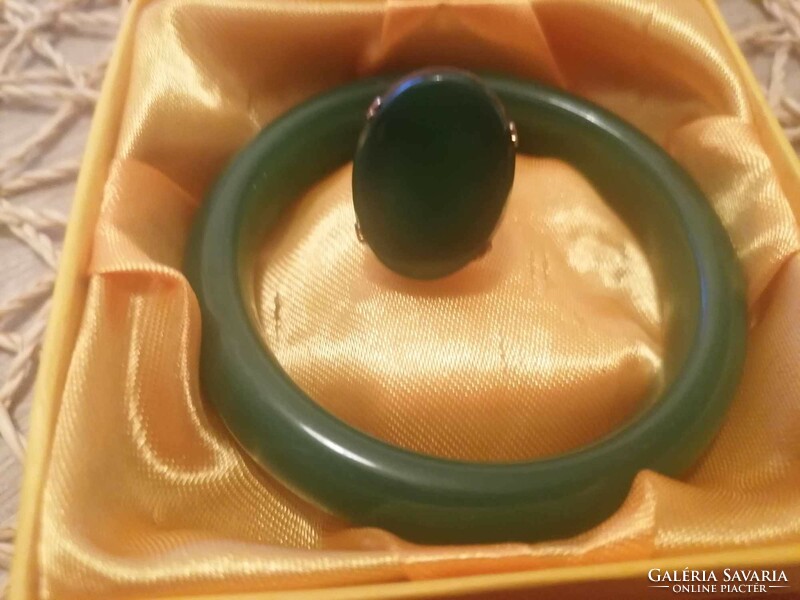 Új! Nefrit Jade Karkötő Eredeti Dobozában  Aranyozott  Nefrit Jade köves Állithtó Gyűrűvel