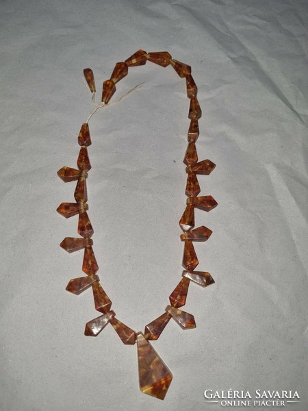 Amber chain