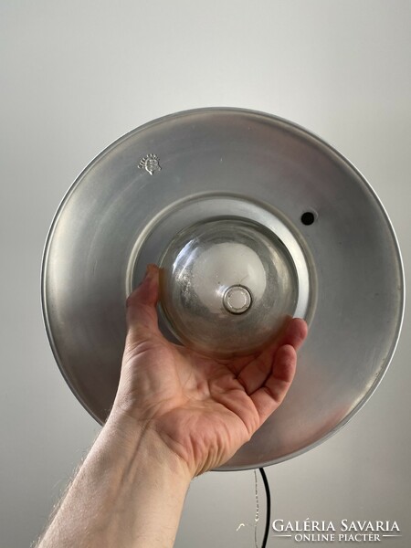 “Uccello “ Vintage ernyős lámpa,alumínium  . 1950 és 1960 között .
