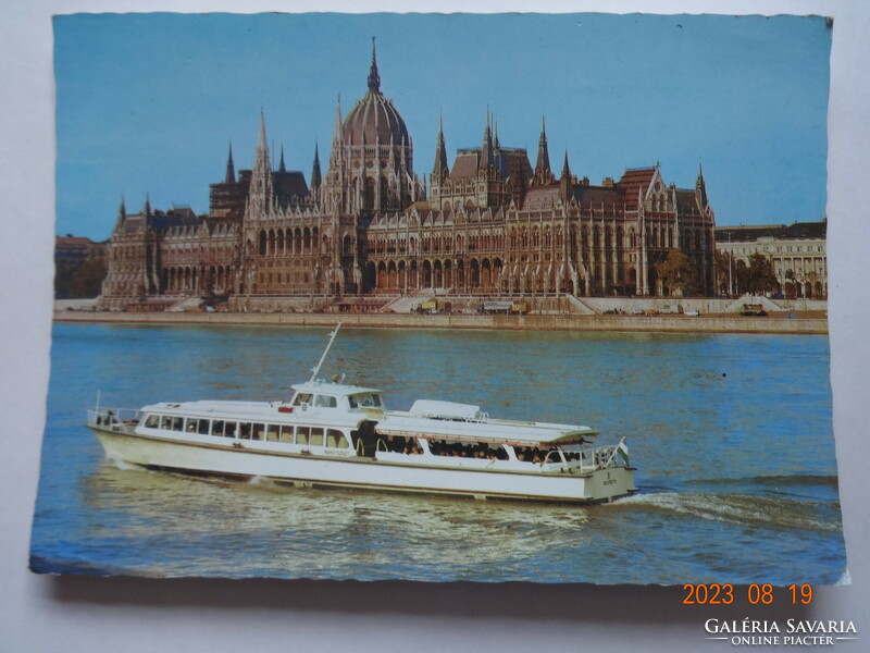 Régi postatiszta képeslap: Budapest, Országház, Parlament - hajóval (1982)