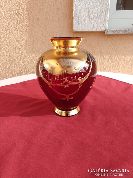 Dúsan aranyozott bordó színű Cseh üvegváza,,21 cm,,,Hibátlan,,