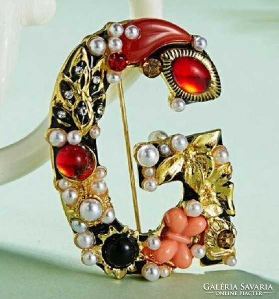 Brooch, brooch bro42 - letter g with rhinestone pearls and butterflies 35x50mm