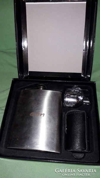Very nice - e.On- advertising set, flat drinking steel flask, metal funnel, leather case, 4 cups in a gift box