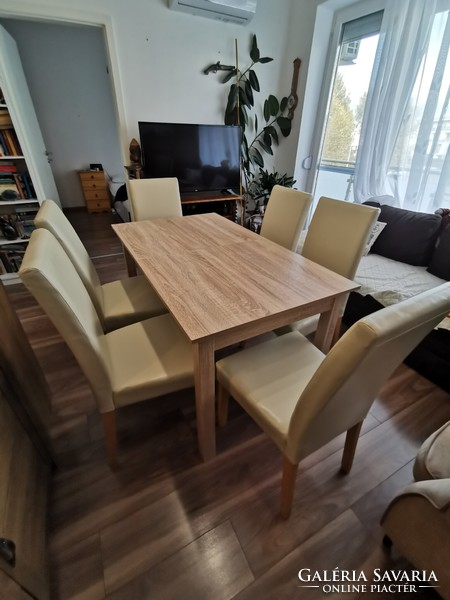 Bővíthető étkezőasztal 6 székkel eladó