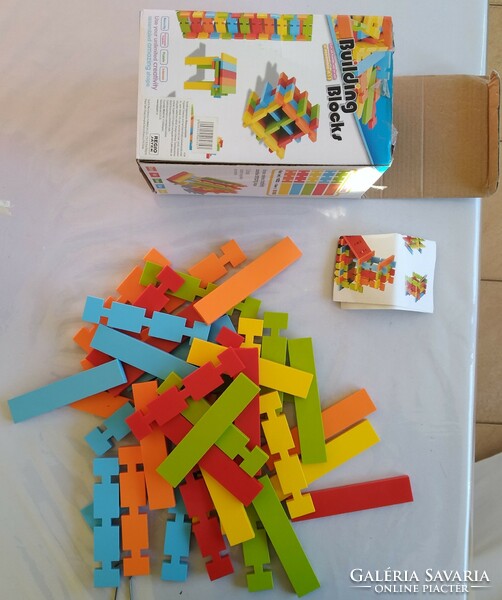 Plastic construction toy (40 pieces)