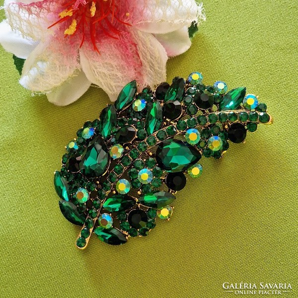 Brooch bro238 - extra large leaf with emerald green stones 56x100mm