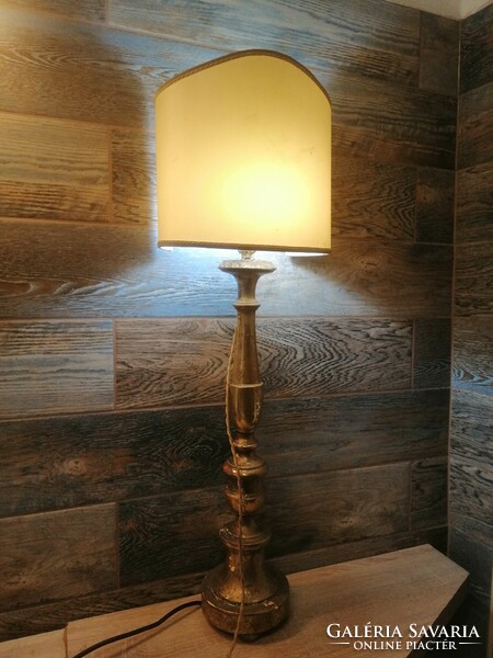 Barokk stílusú, aranyozott fa asztali lámpa 86 cm.