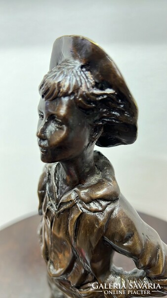 Fütyörésző fiú - bronz szobor Kortárs PIERRE CHENET