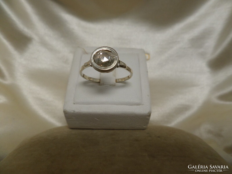 Antik arany buton gyűrű egy szép nagy gyémánttal