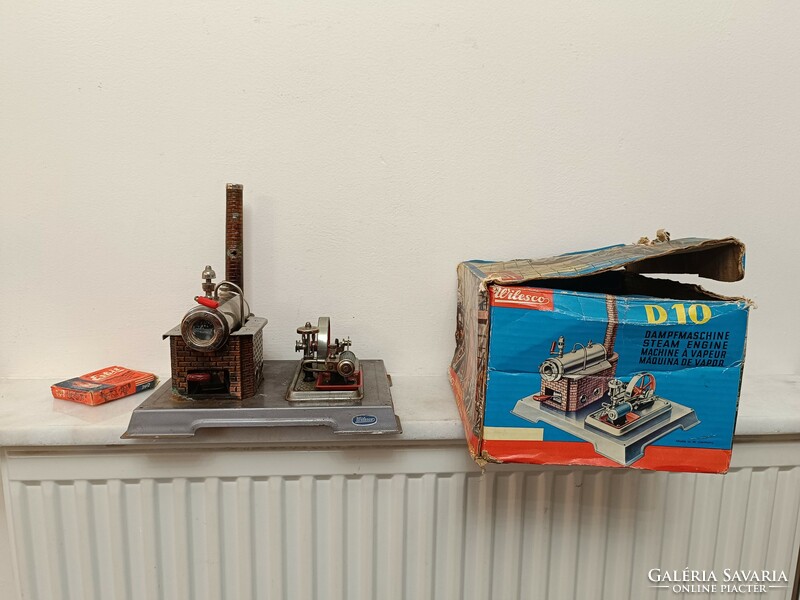 Antique metal toy steam engine in steam engine box 811 8228