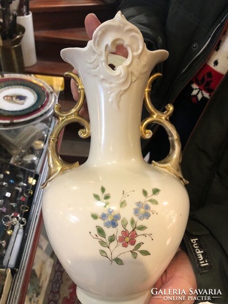 Szecessziós porcelán váza, kézzel festett, 32 cm-es magasságú.