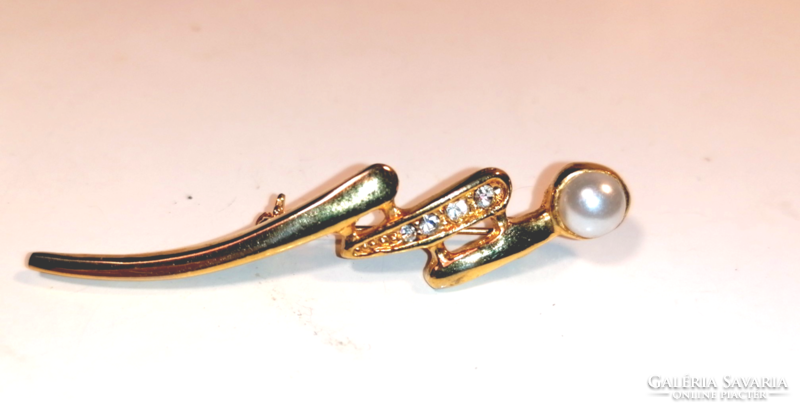 Tekla pearl brooch (1045)