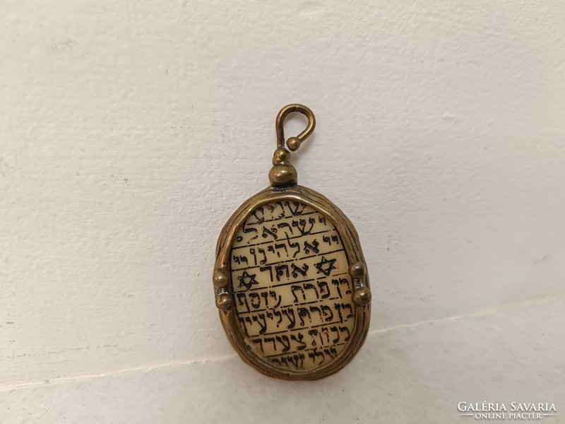 Antik zsidó héber betűs medál sárgaréz keretben Mózes törvény judaika 831 8273