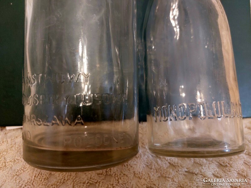 Lengyel és román dombormintás üvegek az  alkohol monopólium idejéből.
