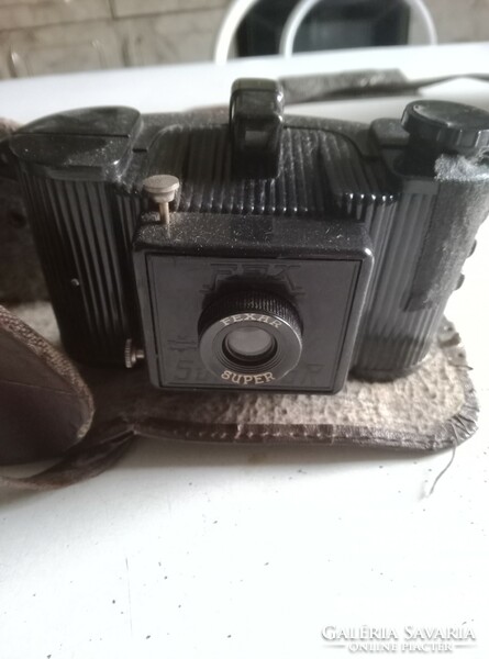 Flex superior antique camera in original leather case.