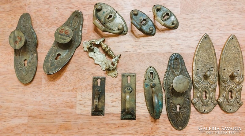 (K) old furniture or other lock covers, handles, which is in the pictures