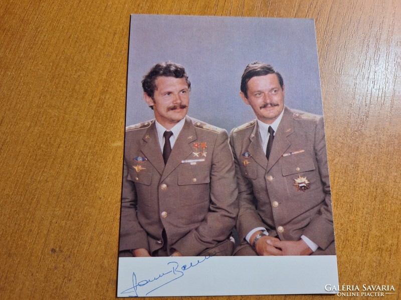 Color photos of Bertalan Farkas (3 pieces) and a calendar, all signed. HUF 159,000