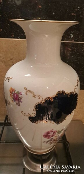 Large defective porcelain vase 30 cm personal delivery Budapest xv. District.