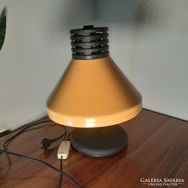 Vintage asztali lámpa sárga fém, flexibilis műanyag vázzal 1970- es évekből