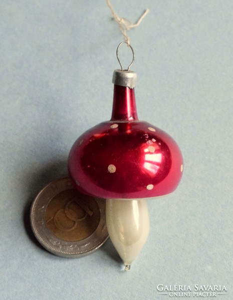 1 old glass mushroom Christmas tree decoration 5.5 cm (circled in the photo)